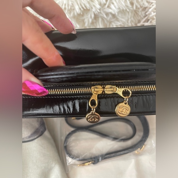 Chanel ⭐️Vintage Patent Leather Vanity Case Crossbody Shoulder Bag⭐️W/card & COA - Picture 4 of 16